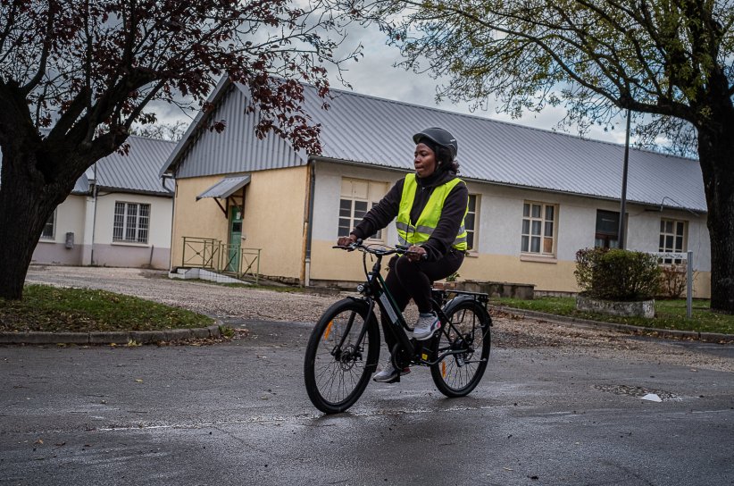 Mobil'in Meaux femme sur un vélo