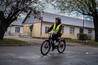 Mobil'in Meaux femme sur un vélo