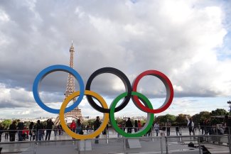 Logo JO devant Tour Eiffel 